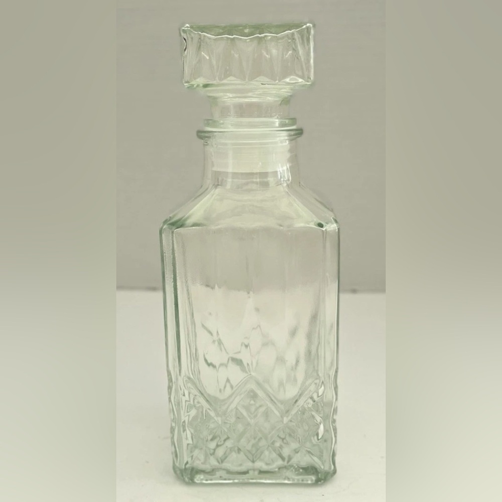 Clear Cut Glass Square Liquor Decanter w/ Stopper.  🥃